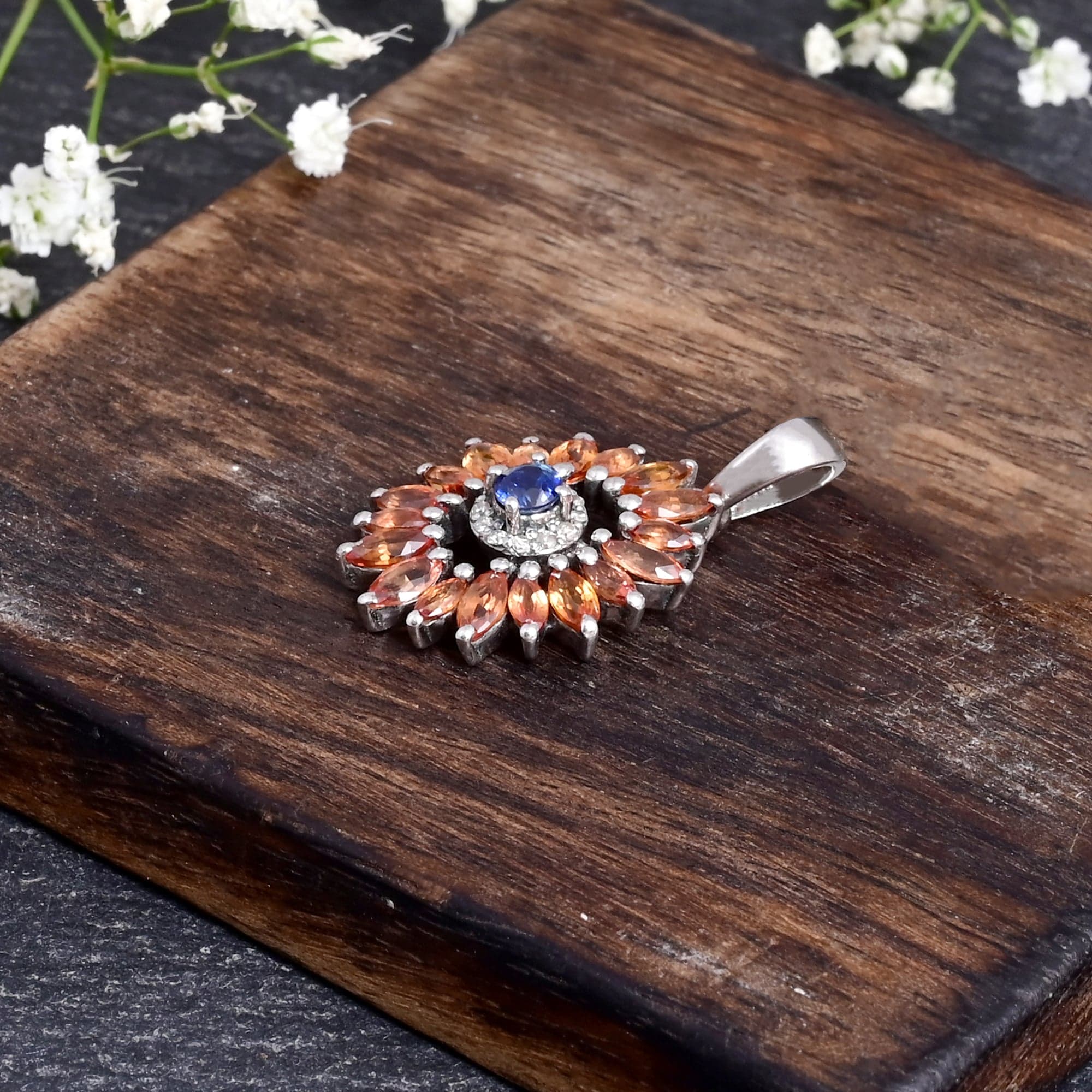 Sunburst Sapphire Necklace alternate view