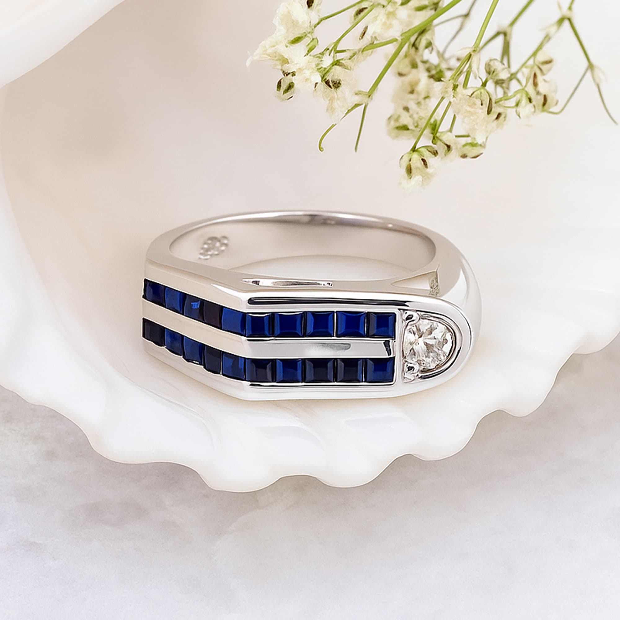 Royal Sapphire Horizon Ring