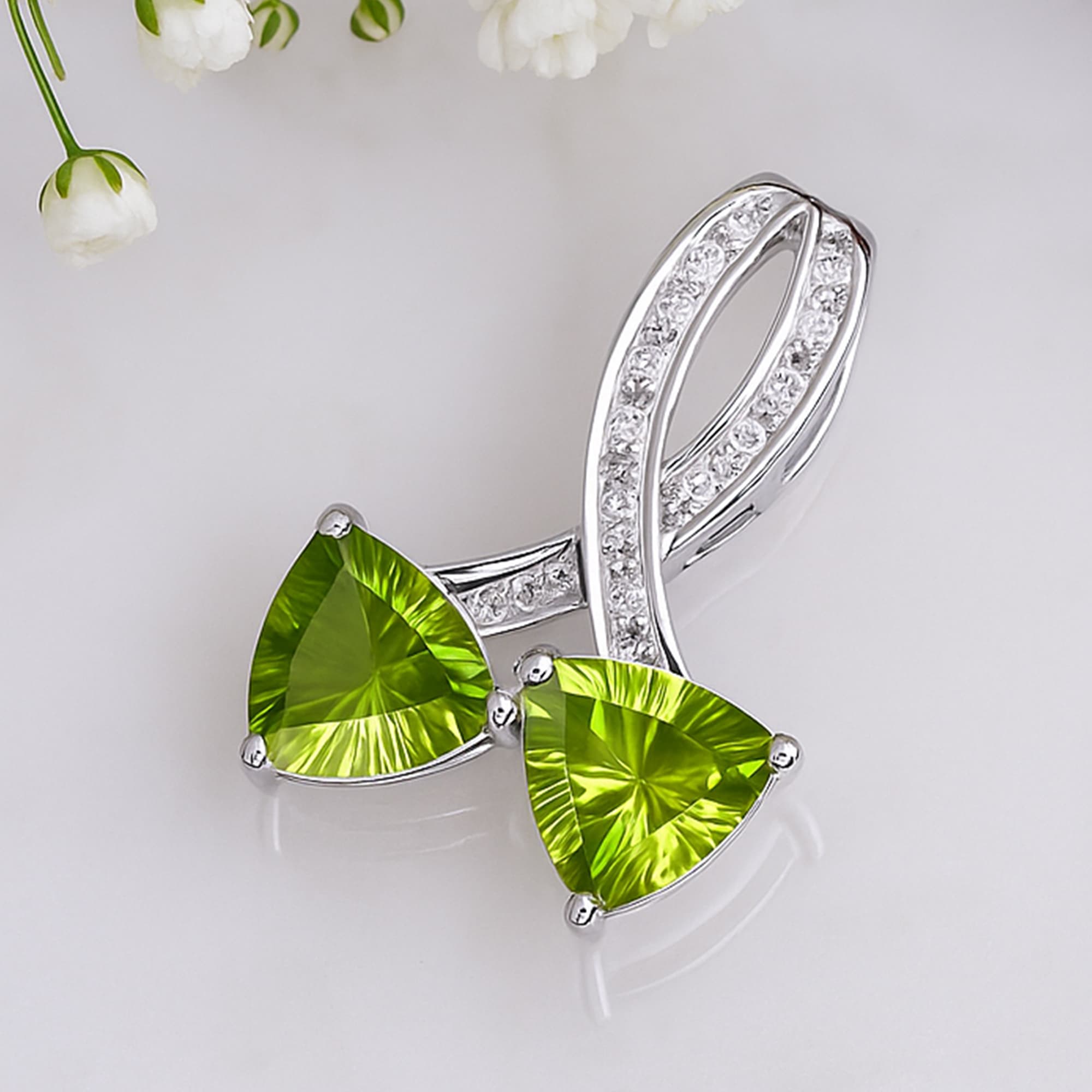 Verdant Glow Peridot Leaf Pendant