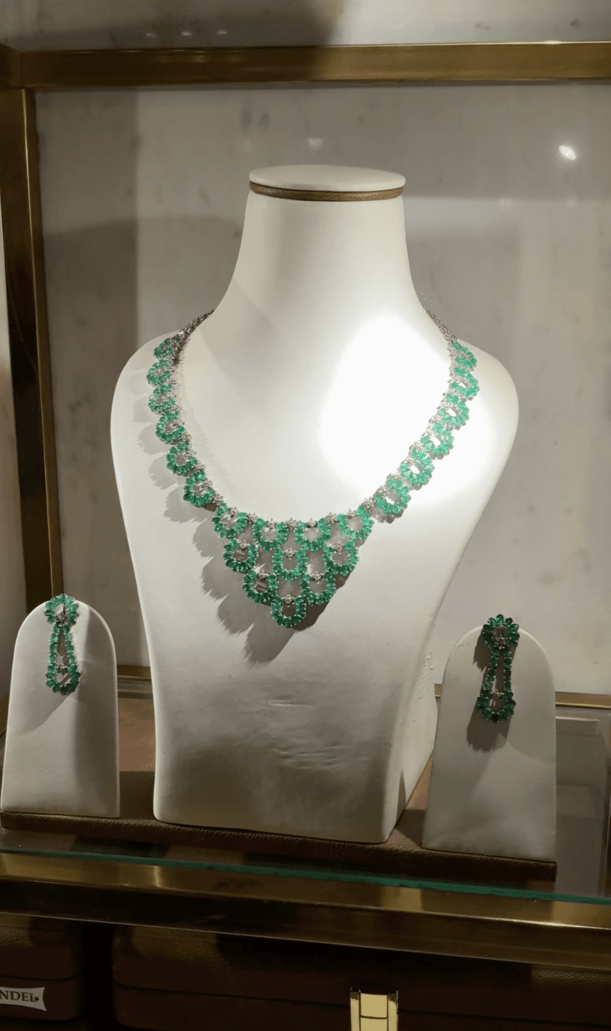 Maison Émeraude Royale — Zambian emerald with natural diamonds