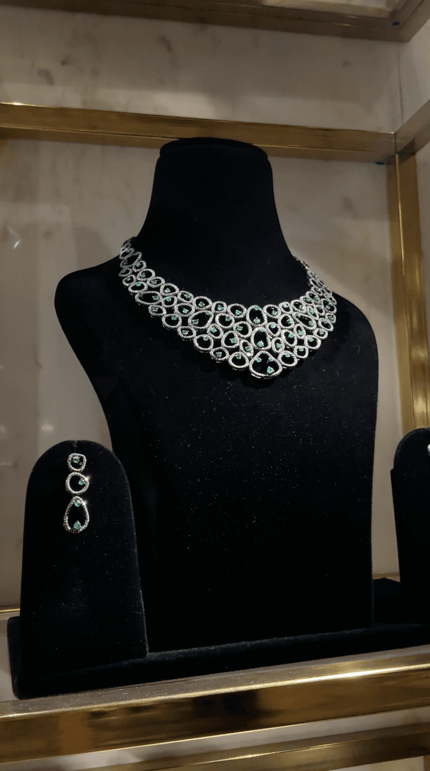 Émeraude Trellis — emerald and diamond lattice